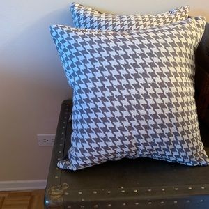 NWOT Houndstooth-chenille pillows